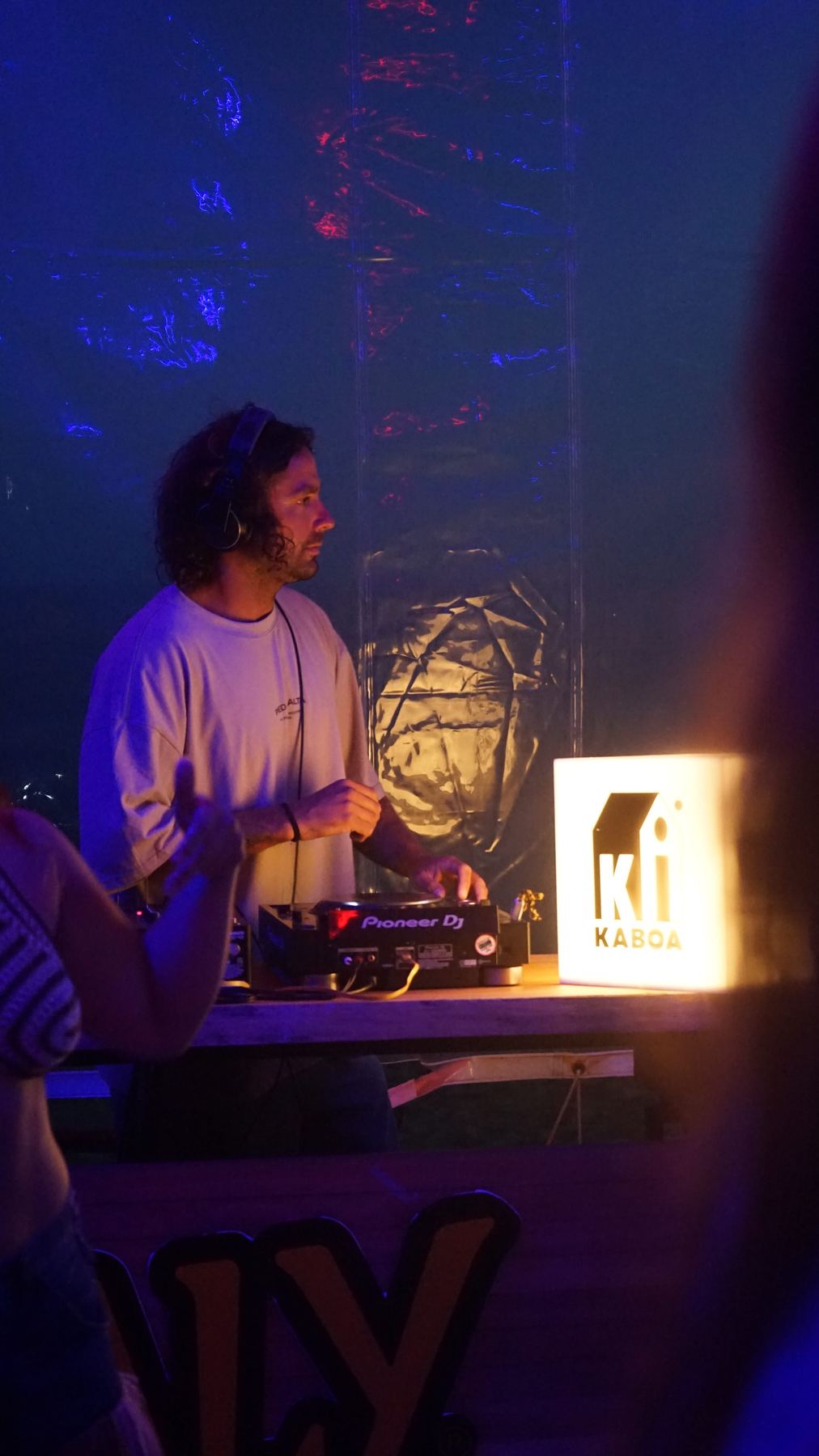 Noche de DJ en Yaros