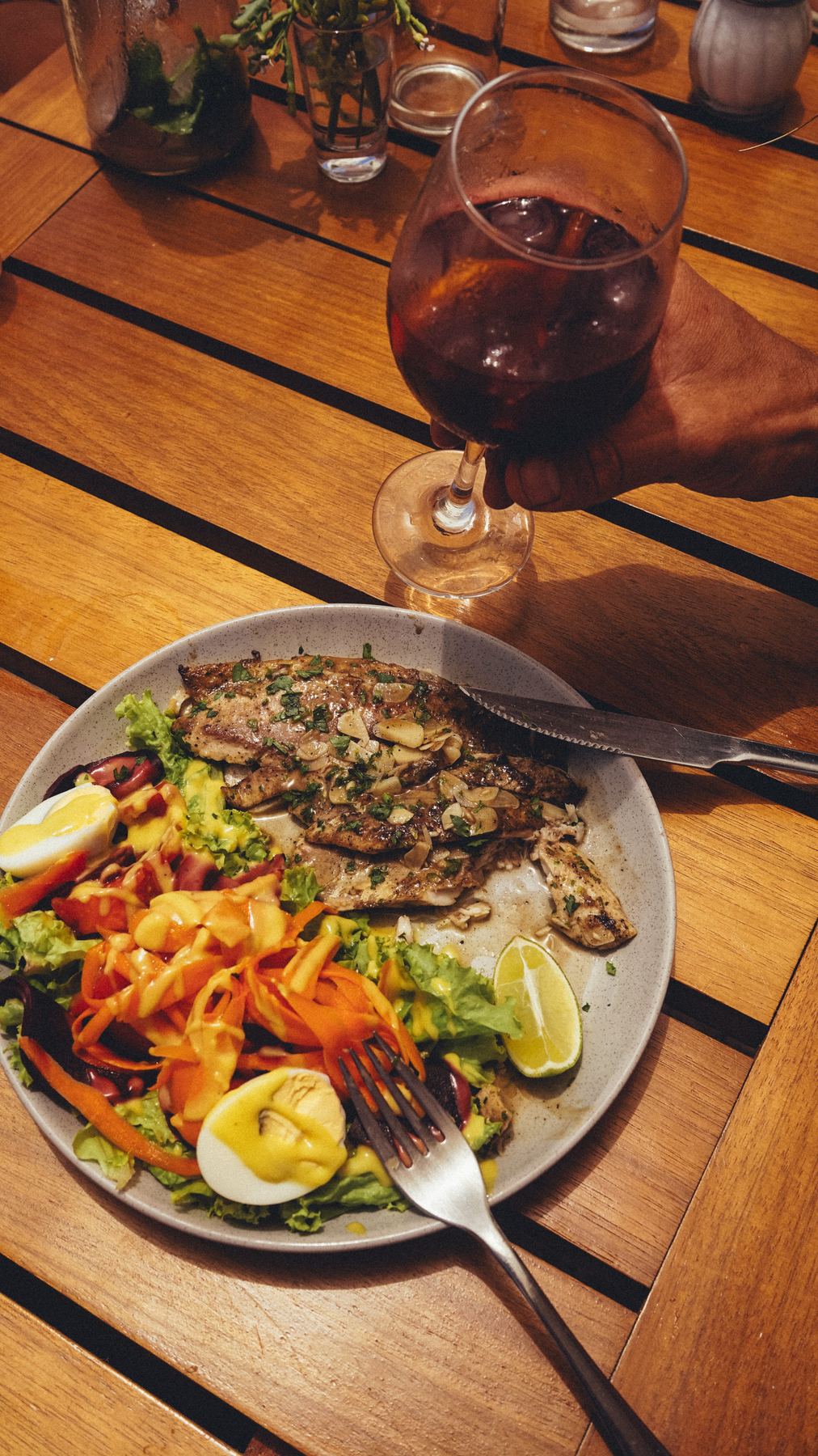 Plato de pescado con limón